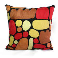 'Puli' Keturah Nangala Zimran. Cushion cover wool 30x40cm